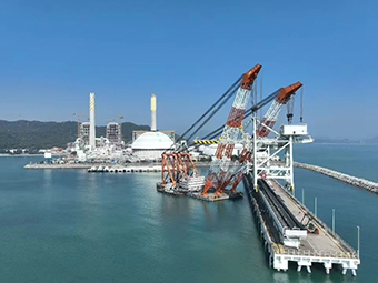 華潤海豐卸船機順利吊裝，助力粵港澳大灣區(qū)能源供應(yīng)